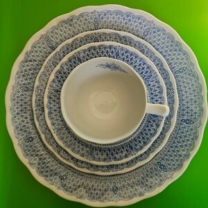 Kingston by Nikko 4 Piece Place  Setting "Heavenly Blue"